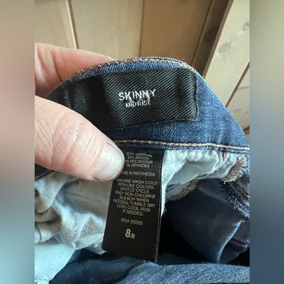 Express Skinny Mid-rise Jean - Picture 4 of 6